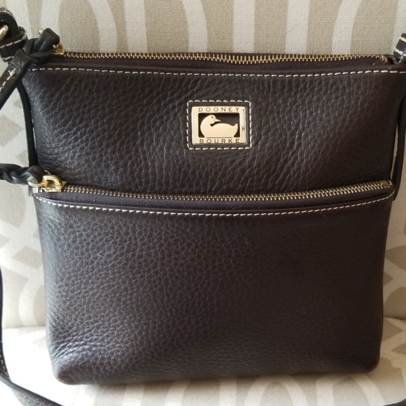 Dooney & Bourke Handbags - Dooney & Bourke crossbody
